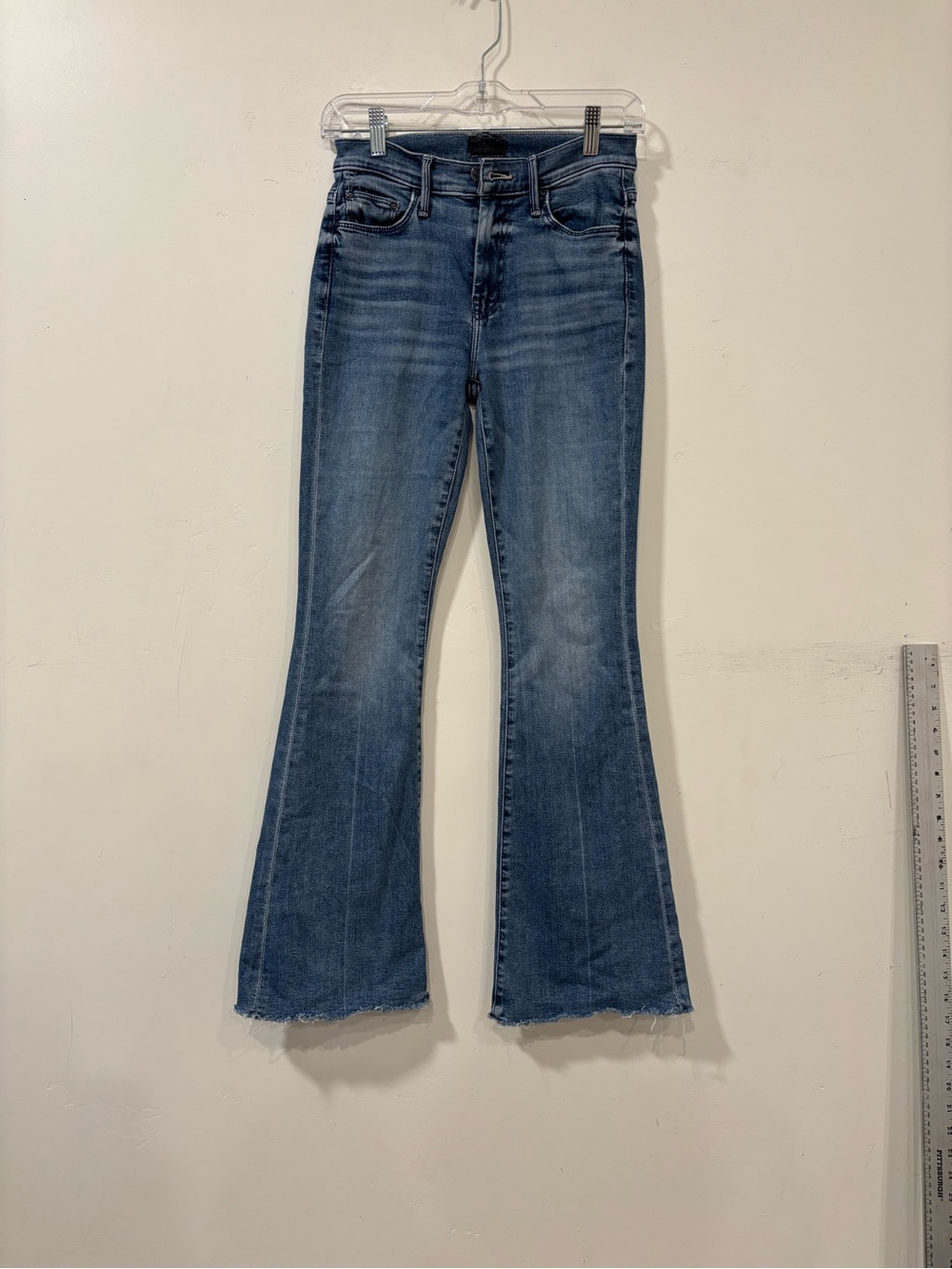 MOTHER The Weekender Fray We The Animals Flare Jeans Size 24 CUT HEM